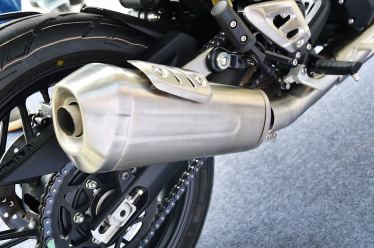 The exhaust on the Speed 400 differs from the one on the Scrambler 400 X and there's even an accessory pipe available.